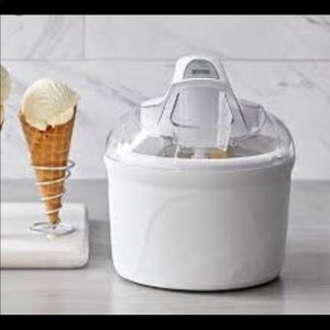 Ice cream and popsicle maker